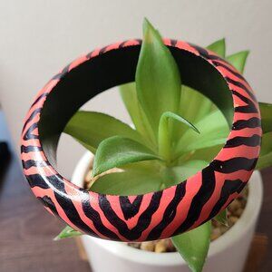 Red and Black Zebra‎ Stripe Bangle Bracelet Fashion Accessory Jewelry Pre-Owned
